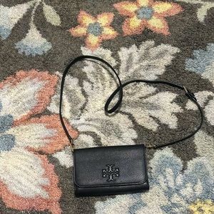 Beautiful Tory Burch black crossbody wallet. Carried 1 time $90